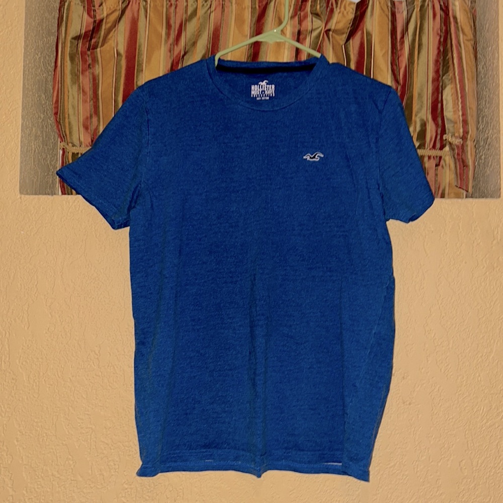 Hollister, men’s medium short sleeve T-shirt. Color blue, logo on left